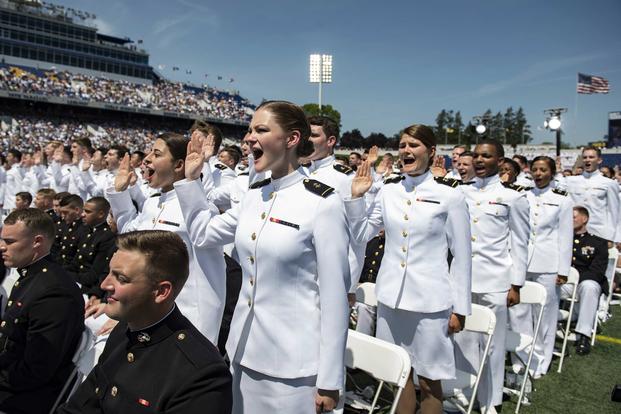 Midshipmen take the oath of office during the U.S. Naval Academy's Class of 2018 graduation.