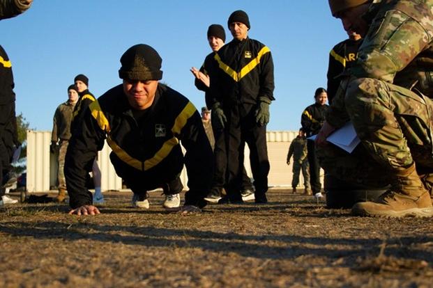 U.S. Army Staff Sgt. Johnathan Balanzar performs a pushup during the ACFT (Emilie Lenglain, DVIDS).