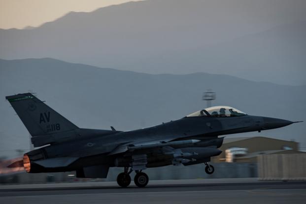 An F-16 Fighting Falcon from the 555th Expeditionary Fighter Squadron takes off from Bagram Airfield, Afghanistan, Aug. 22, 2017. (U.S. Air Force photo/Benjamin Gonsier)