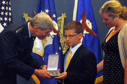 Air Force Chief of Staff Gen. Norton Schwartz presents Francis Gary Powers’ posthumously awarded Silver Star to Powers’ grandson, Trey Powers, and niece, Lindsey Berry.