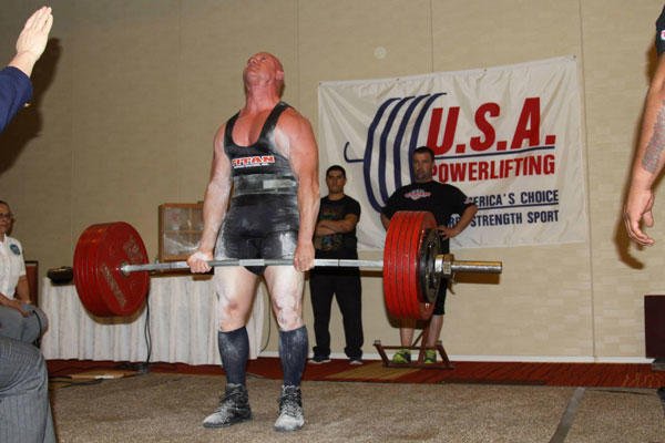 Chief Master Sgt. Troy Saunders deadlifts 633 pounds while competing in the 2014 Military National Powerlifting Championships March 15, 2014, in Killeen, Texas.