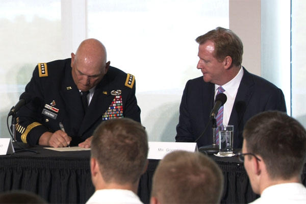 U.S. Army Chief of Staff Gen. Raymond T. Odierno and NFL Commissioner Roger Goodell discuss mild traumatic brain injuries and concussions in an Aug. 30 panel between U.S. Army leaders and NFL officials. (DVIDS)