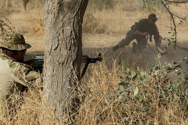 Australian and U.S. Special Operations soldiers demonstrate small unit tactics during Exercise Flintlock 2017 in Diffa, Niger, March 3, 2017. (U.S. Army photo/Sgt. 1st Class Christopher C. Klutts)