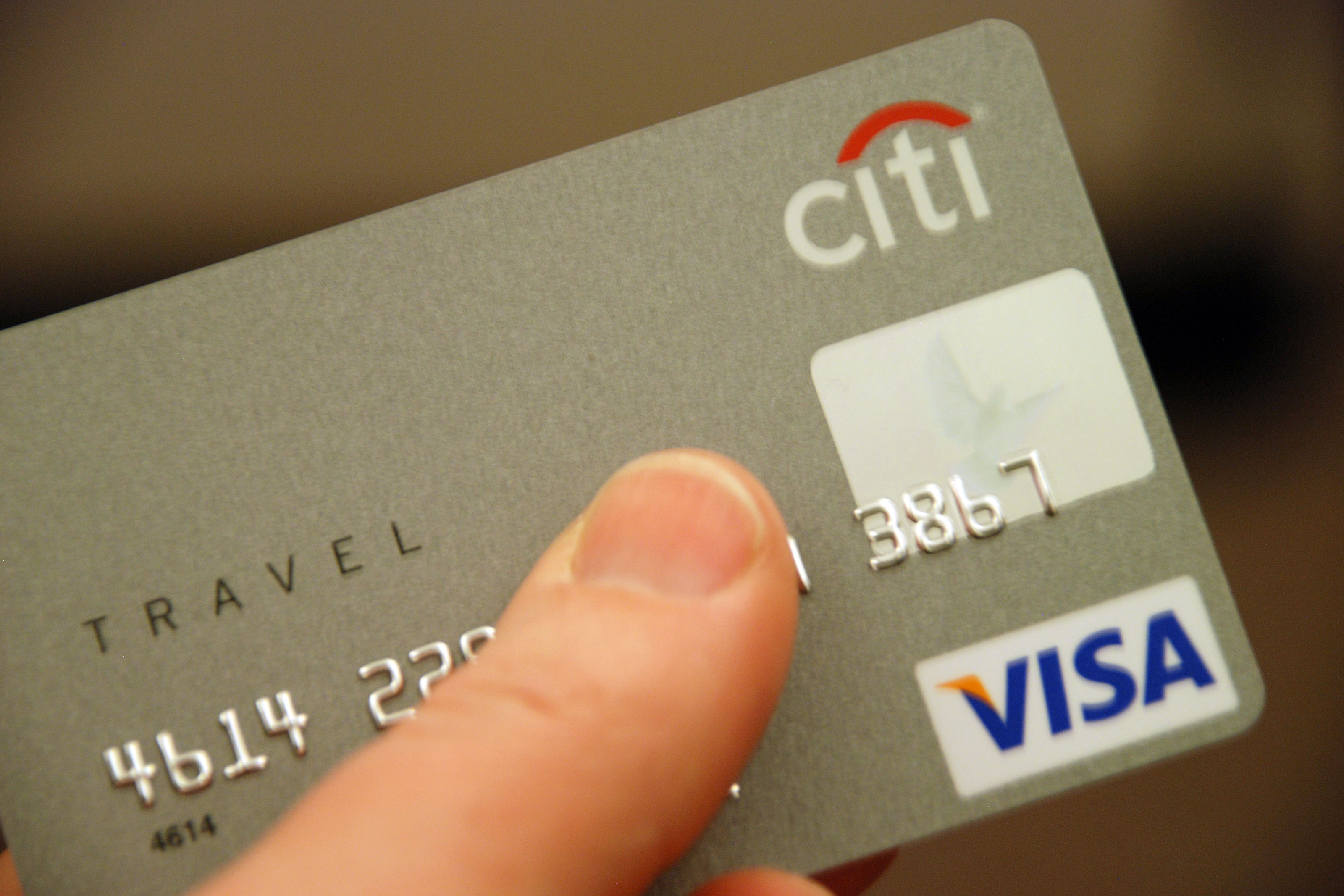 does a government travel card help your credit