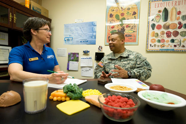 A dietician confers with a master sergeant about weight loss.