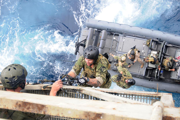 U.S. Navy SEALs train with Special Boat Team (SBT) 12 on the proper techniques of how to board gas and oil platforms during the SEALs gas and oil platform training cycle. (Photo: U.S. Navy/Mass Communication Specialist 3rd Class Adam Henderson)