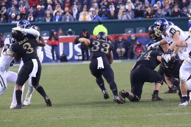 Army fullback Darnell Woolfolk runs up the middle during Army's 17-10 win over Navy at Lincoln Financial Field on Dec. 8, 2018. (Military.com photo)