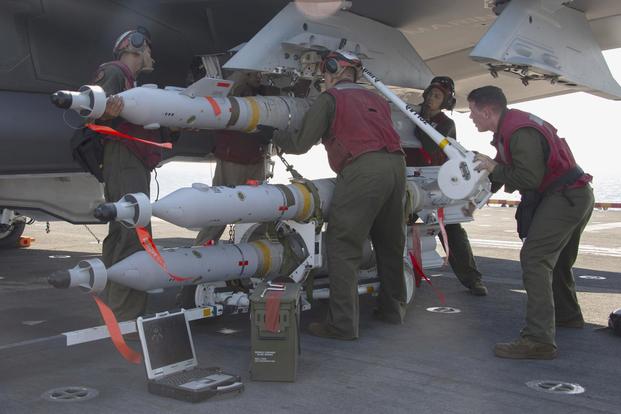 Marines assigned to the “Avengers” of Marine Fighter Attack Squadron (VMFA) 211 load a guided bomb unit (GBU) 49 onto an F-35B Lightning II on the flight deck of the USS Essex. (U.S. Navy/Mass Communication Specialist 2nd Class Chandler Harrell)