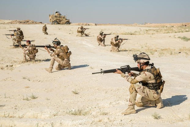 Iraqi commandos provide security during exercise