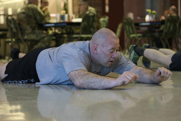 A Guardsman goes through a 15-minute GetFit workout.