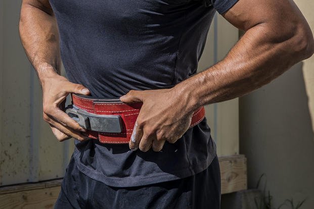 Examining The Pros And Cons Of Wearing A Weight Belt Military