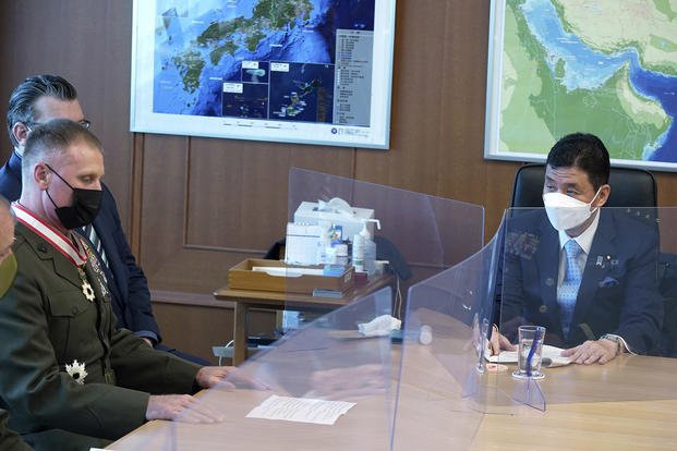 The commander of the U.S. Pacific Marine Corps meets with the Japanese defense minister.