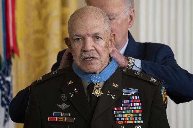 Paris Davis, Black Green Beret in Vietnam, Finally Awarded Medal of Honor at White House