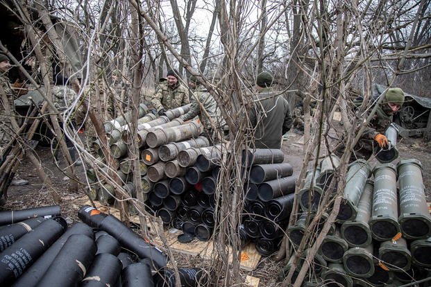 On The Front Lines With A Ukrainian Artillery Unit | Military.com