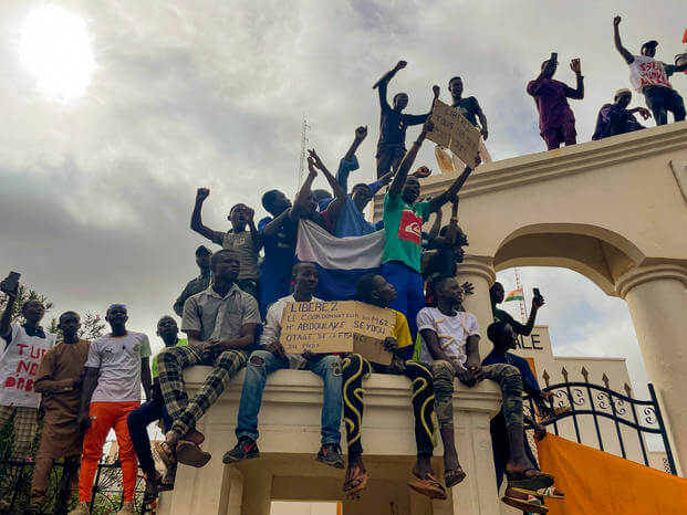 Supporters of Niger's ruling junta gather at the start of a protest