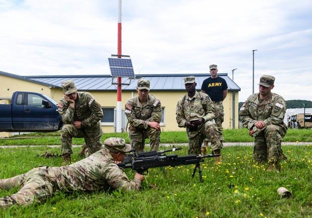 U.S. Soldiers learn how to properly use a M240 machine gun during the U.S. Army Europe and Africa Best Warrior Competition at U.S. Army Garrison Hohenfels Training Area, Germany, Aug 7.