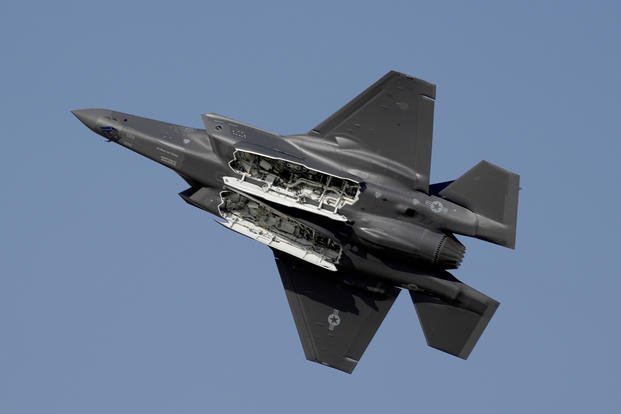 A US F-35 fighter jet performs at the Dubai Air Show