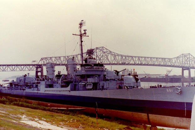 The former U.S. Navy Fletcher-class destroyer USS Kidd (DD-661) tied up as a museum ship in Baton Rouge, Louisiana, on Aug. 26, 1988. 