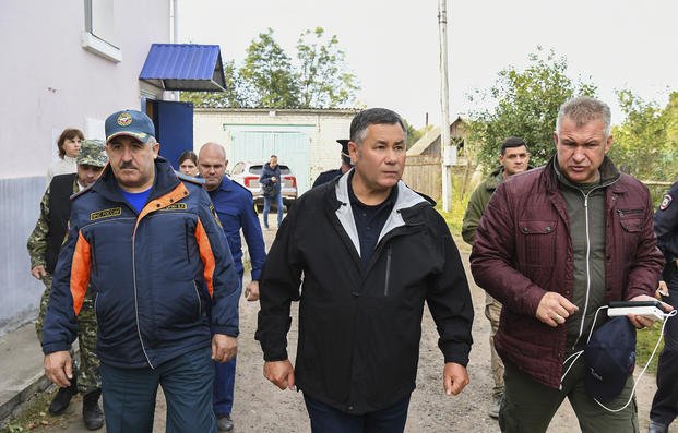 Tver region governor Igor Rudenya, center, arrives to attend a meeting of the operational headquarters in Toropets