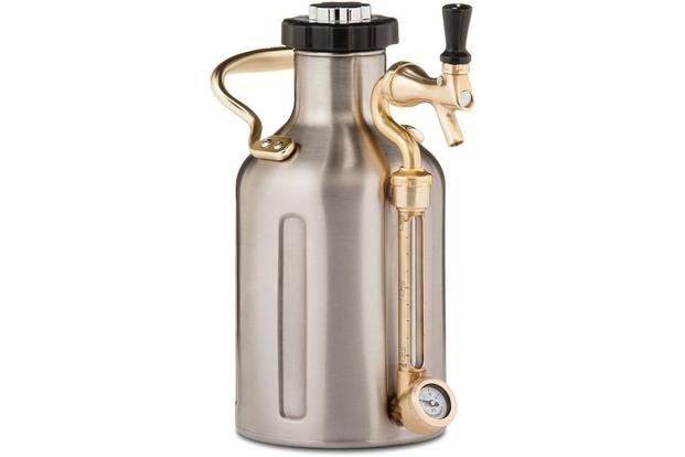 A beer growler