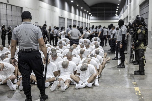 Guard transfers deportees to the Terrorism Confinement Center in El Salvador