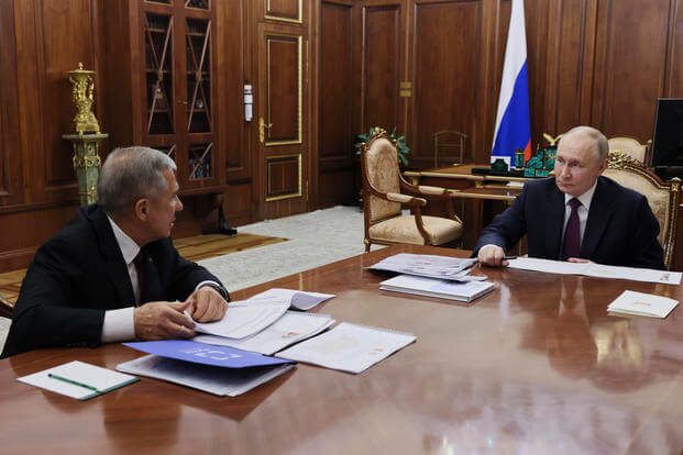 Russian President Putin and Head of Republic of Tatarstan Rustam Minnikhanov 