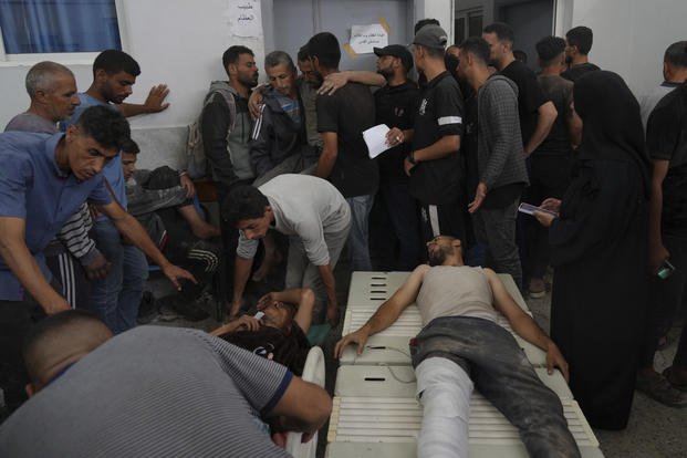 Palestinians, who were injured last night while trying to get access to humanitarian aid, arrive at the al-Shifa Hospital