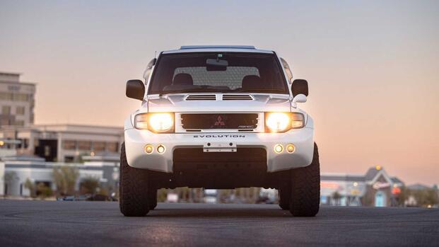 1997 Mitsubishi Pajero Evolution White Front View dusk