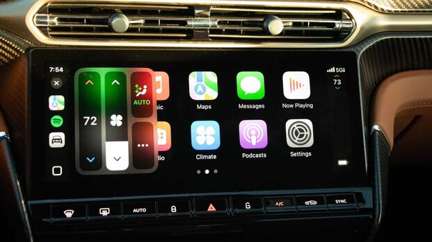 2025 Aston Martin Vanquish7