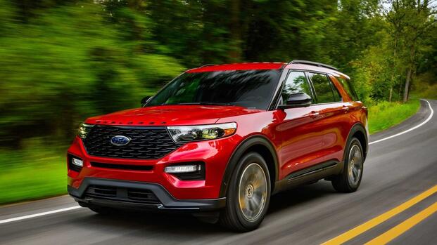 2022-2024 Ford Explorer Mk6 Red Front Angle Driving