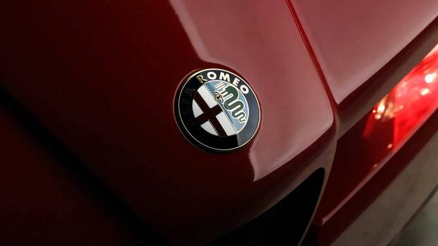 1991 Alfa Romeo SZ nose badge