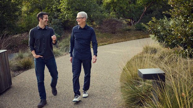 apple-tim-cook-and-john-ternus