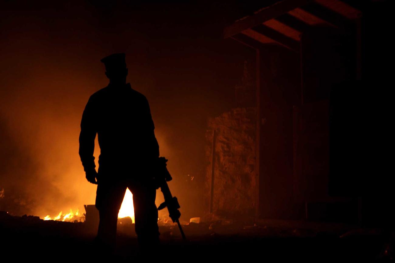 Izpostavljenost žgalnim jamam povezana z višjo stopnjo duševnih motenj in poškodb možganov pri veteranih