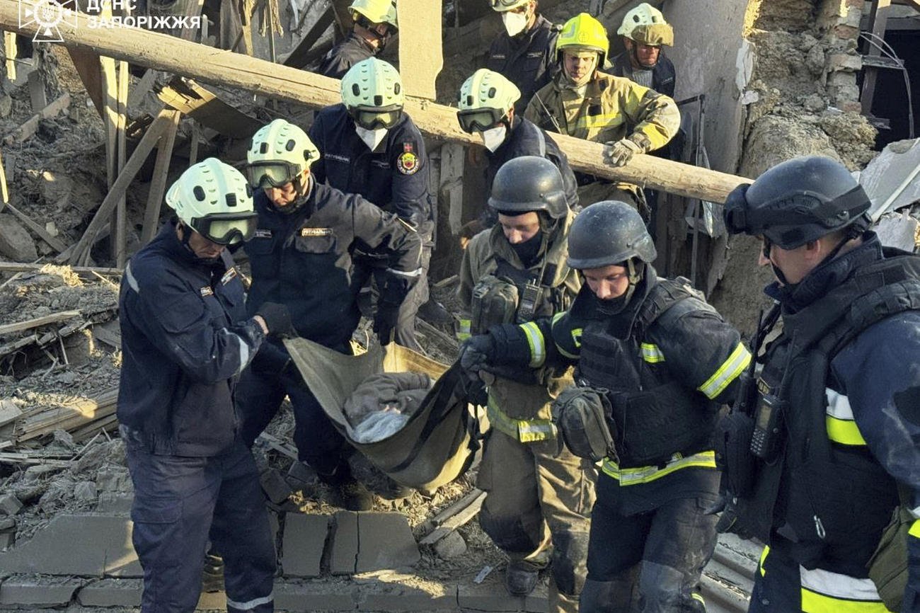 Russia and Ukraine Trade Deadly Drone Strikes as Zelenskyy Anticipates Intense Diplomacy at UN