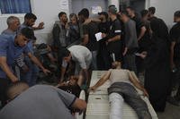 Palestinians, who were injured last night while trying to get access to humanitarian aid, arrive at the al-Shifa Hospital