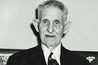 Portrait of Samuel J. Seymour as an elderly man wearing a suit and tie. Public domain / newspaper archive photo.