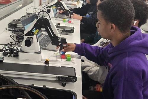 LIFT hosts students at their Detroit, Mich., facility, teaching about manufacturing and trades through a virtual welding program. (LIFT)